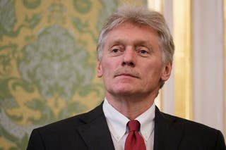 Glasnogovornik Kremlja Dmitrij Peskov čeka prije razgovora ruskog predsjednika Vladimira Putina i privremenog predsjednika Republike Mali Assimija Goite u Velikoj kremaljskoj palači u Moskvi